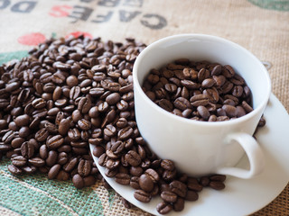 美味しそうなコーヒーとコーヒー豆