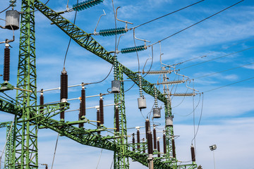 Traliccio elettrico in una centrale di smistamento