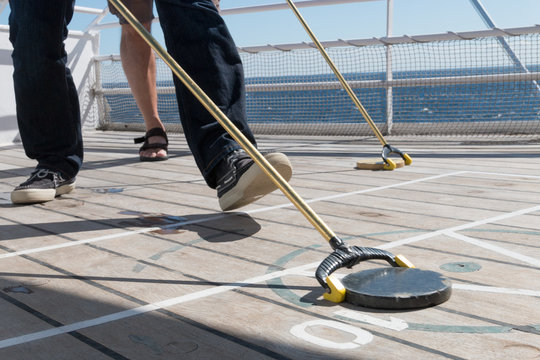 Kreuzfahrt-Spiel Shuffleboard