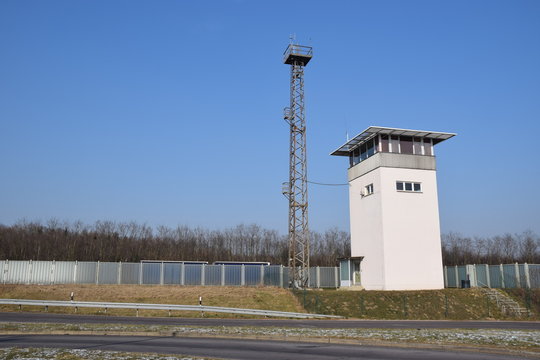 Kontrollturm am ehemaligen Grenzübergang Helmstedt/Marienborn