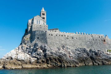 Fototapeta na wymiar Kirche an der Cinque Terre