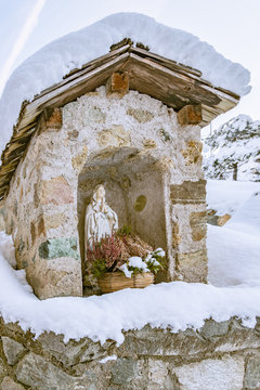Bildstoeckl mit Muttergottes im Winter
