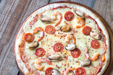 Pizza with seafood