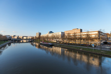 Die Saar in Saarbrücken im Sonnenuntergang