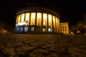 Theater in Saarbrücken bei Nacht