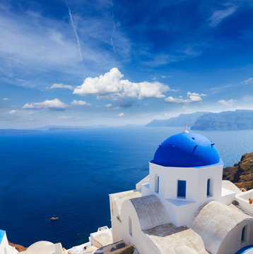 Fototapeta traditional blue dome with sea, Santorini