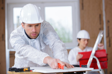 worker builder cutting material