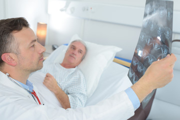 doctor showing the radiologist result to the patient