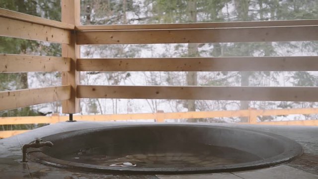 The cast iron vat with mineral water and turned off the tap with cold water.