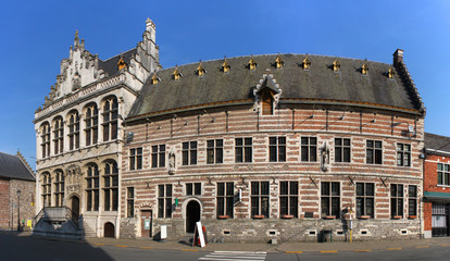 Fototapeta premium Lakenhalle und Rathaus in Zoutleeuw, Flandern