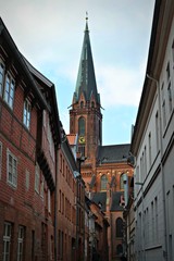 Fototapeta na wymiar wieża kościoła, Luneburg, Niemcy