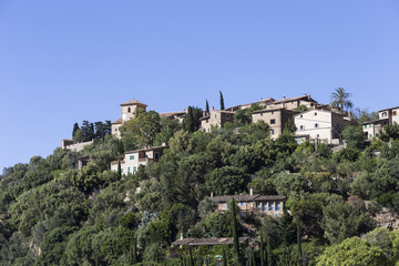 Fototapeta na wymiar Mountain village Valldemosa in Mallorca