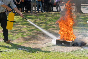Demonstration of the fire with a fire extinguisher.