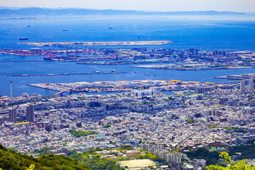 六甲山頂から眺める神戸の街とポートアイランド、神戸空港