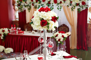Wedding Table Decoration. Beautiful flowers on the table