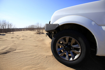 Fototapeta na wymiar An suv was driving in the desert