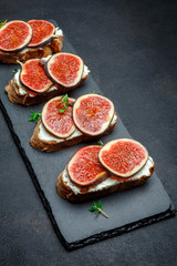 Bruschetta with blue cheese and fresh figs