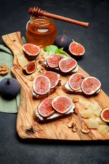 Bruschetta with blue cheese and fresh figs