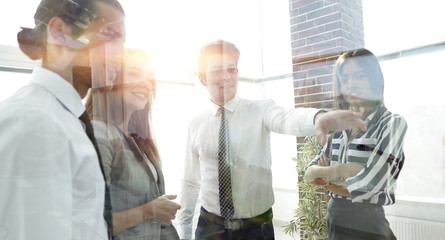 Obraz premium from behind the glass.business team in the officce