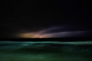 Fototapeta na wymiar Gewitter | Blitze über dem Meer in Australien