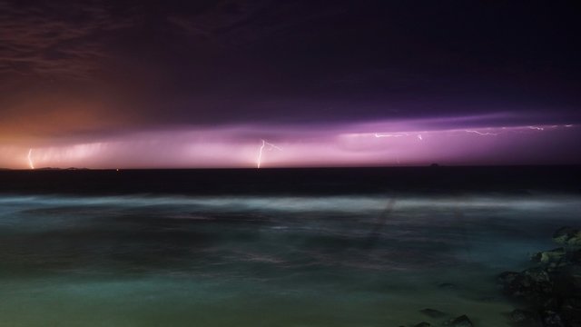 Gewitter | Blitze  über dem Meer in Australien