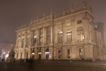 Fototapeta na wymiar Palazzo Madama e Casaforte degli Acaja on a foggy evening