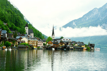 Fototapeta premium Wiosna Rano w Hallstatt Salzkammergut Austria