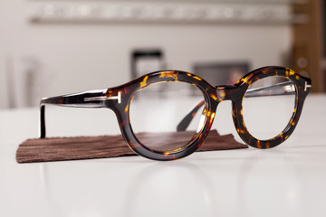 Corrective eye glasses