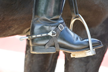 Reitstiefel mit Sporen