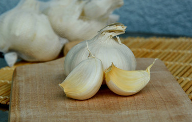 Garlic on wooden broad with bamboo mat