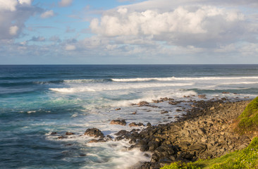 Fototapeta na wymiar Ocean Waves Along the Maui Coastline