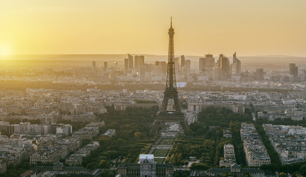 Eiffel tower in paris at sunset