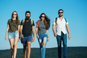 Fototapeta premium Men and women travel on summer vacation