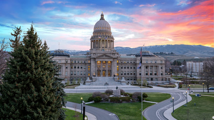 Idaho state capital with sunrise and clouds - obrazy, fototapety, plakaty