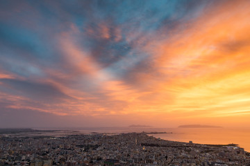Vista panoramica sulla città di Trapani al crepuscolo, Italia
