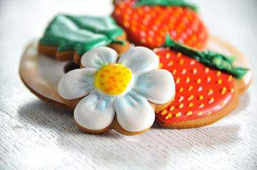 Gingerbread in the form of chamomile and strawberry. Close-up