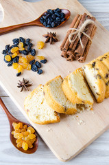 Obraz na płótnie Canvas Sweet bread with raisins baked for christmas 