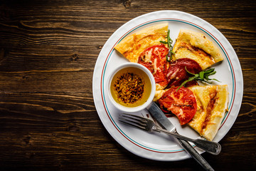Pizza with salami and vegetables 
