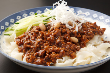 ジャージャー麺