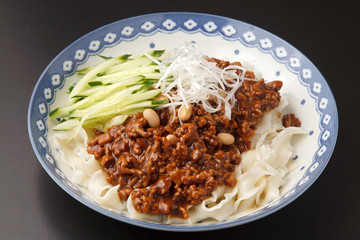 ジャージャー麺