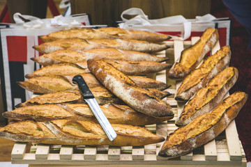 freshly baked bread and knife on the shelves on the counter of the bakery