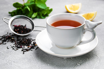 Tea with lemon and mint