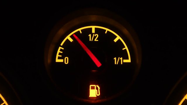 Fuel gauge. Needle moving
