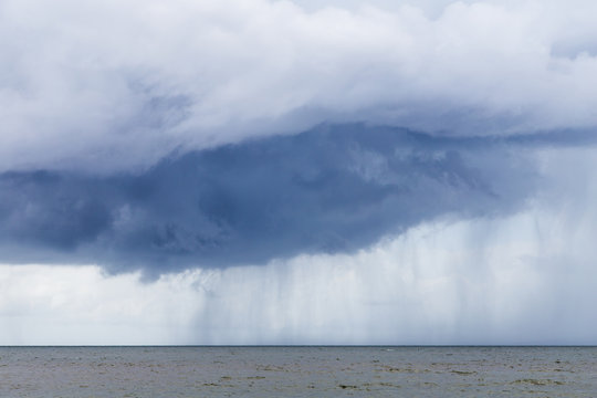 bad weather with storm at pacific ocean © travelview