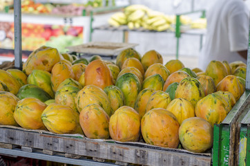 Mamão na feira livre