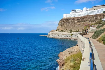 Gordijnen Coastal promenade from Puerto Rico to Amadores, Gran Canaria / Canary Islands, Spain © marako85