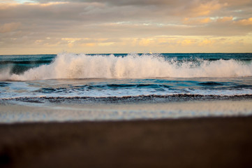 Playa oleaje y mar