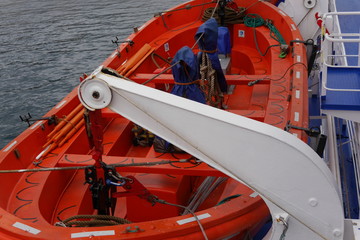 Rettungsboot auf hoher See, Fähre 