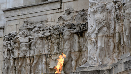 Naklejka premium Ewige Flamme vor dem Nationaldenkmal Vittorio Emanuele