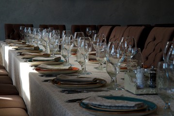 Clear glasses and dishes on the table in the restaurant